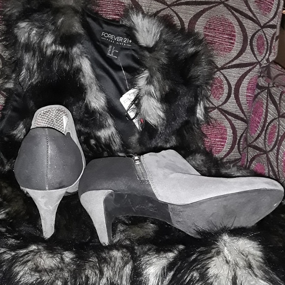 Shoes - Picture 2 of 4